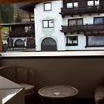 Vier Jahreszeiten 4*