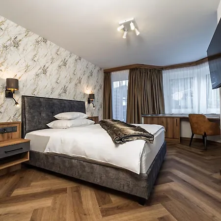 Vier Jahreszeiten Szálloda 4*