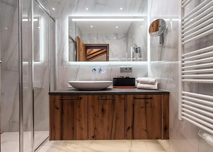 Vier Jahreszeiten Otel 4*