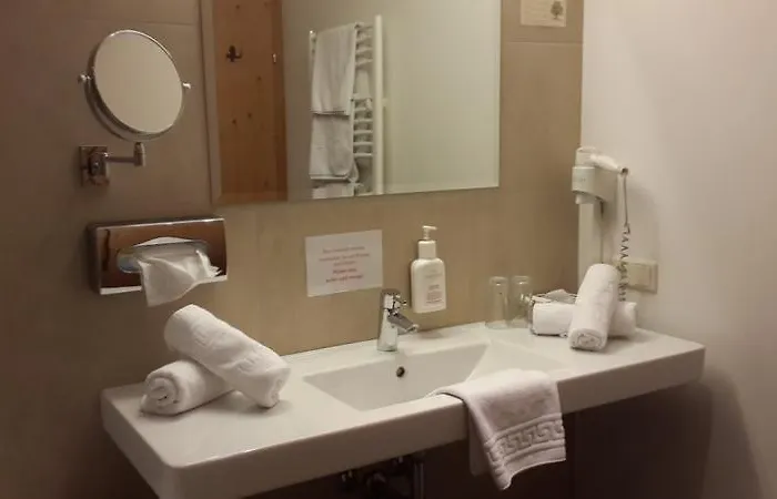 Vier Jahreszeiten Otel 4*